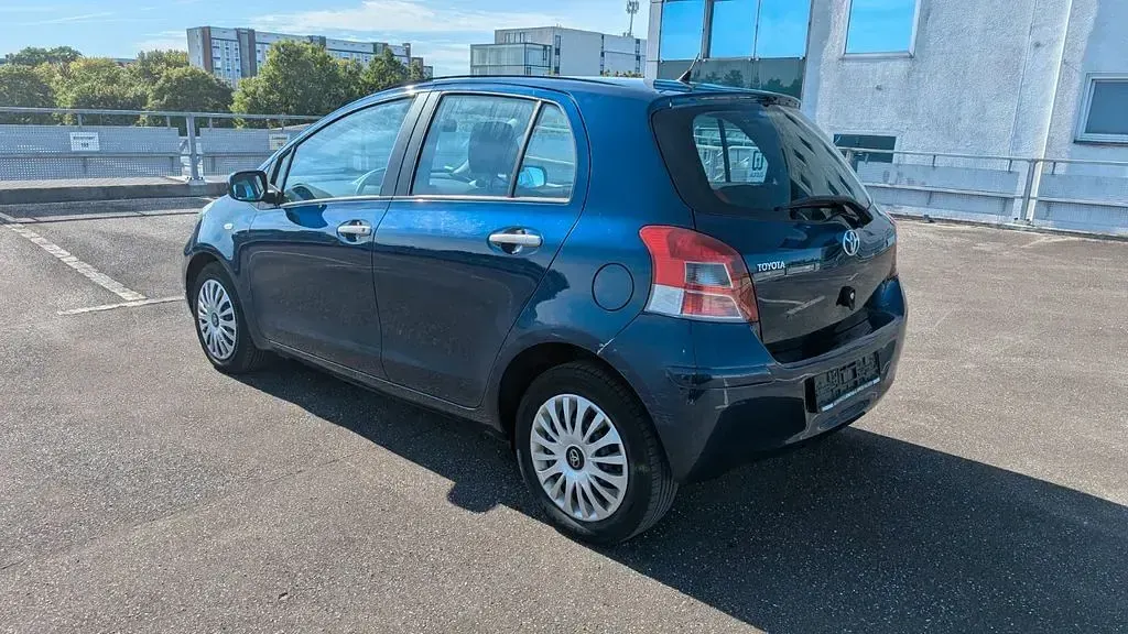 Gebraucht Toyota Yaris Life 90 PS (66 kW) 2011 Blau Kleinwagen