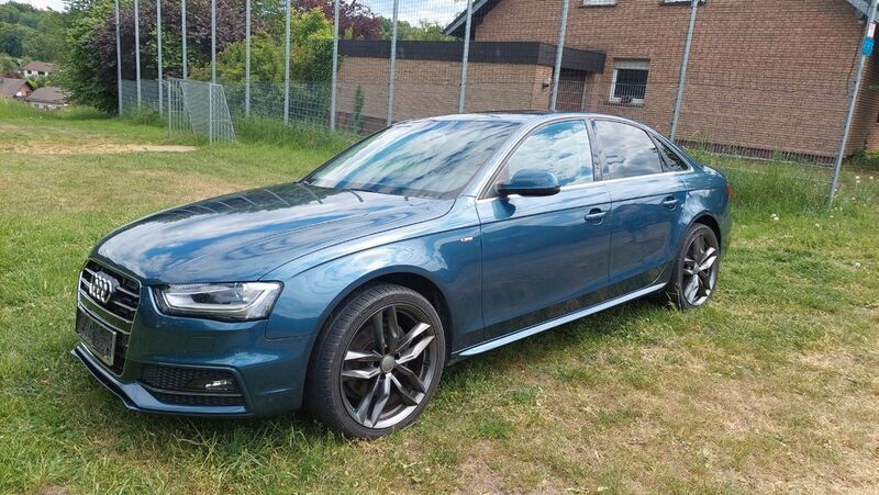 Blau Gebraucht 2015 Audi A4 S-Line Limousine | 15.100 € (Superpreis) - Bild 1/4