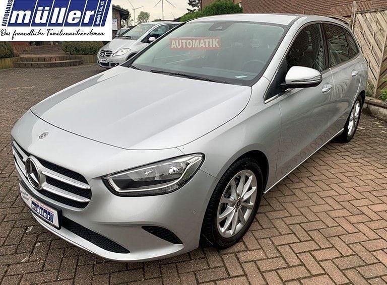 Silber Gebraucht 2019 Mercedes B180 Progressive Van / Kleinbus | 22.950 € (Fairer Preis) - Bild 1/4