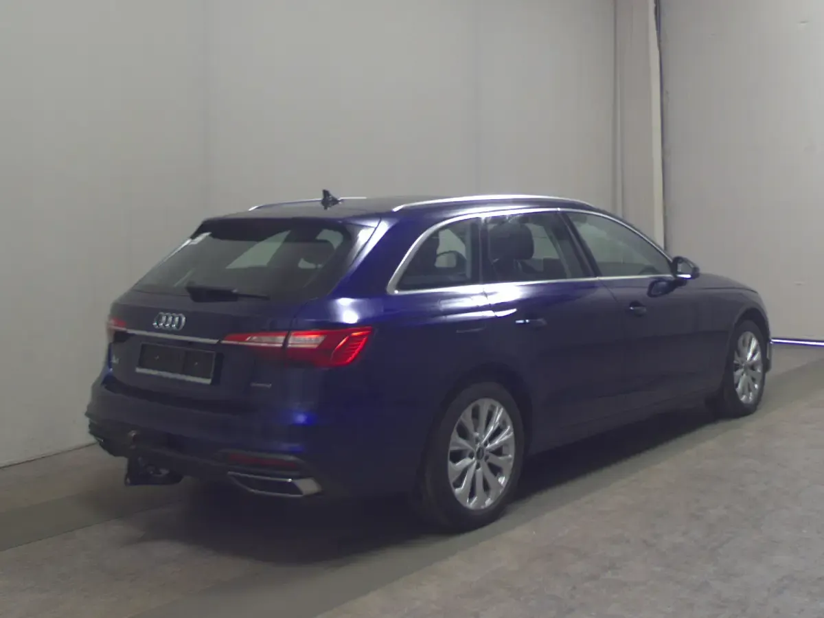Gebraucht Audi A4 Ambiente 204 PS (150 kW) 2021 Navarrablau metallic Kombi