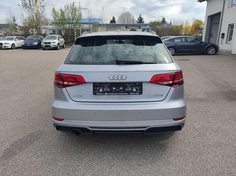 Gebraucht Audi A3 Basis 116 PS (85 kW) 2017 Florettsilber metallic Kleinwagen