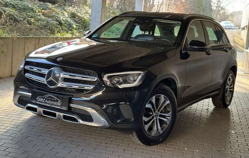 Obsidianschwarz metalliclack Gebraucht 2020 Mercedes GLC220 SUV | 29.800 € (Guter Preis) - Bild 1/4