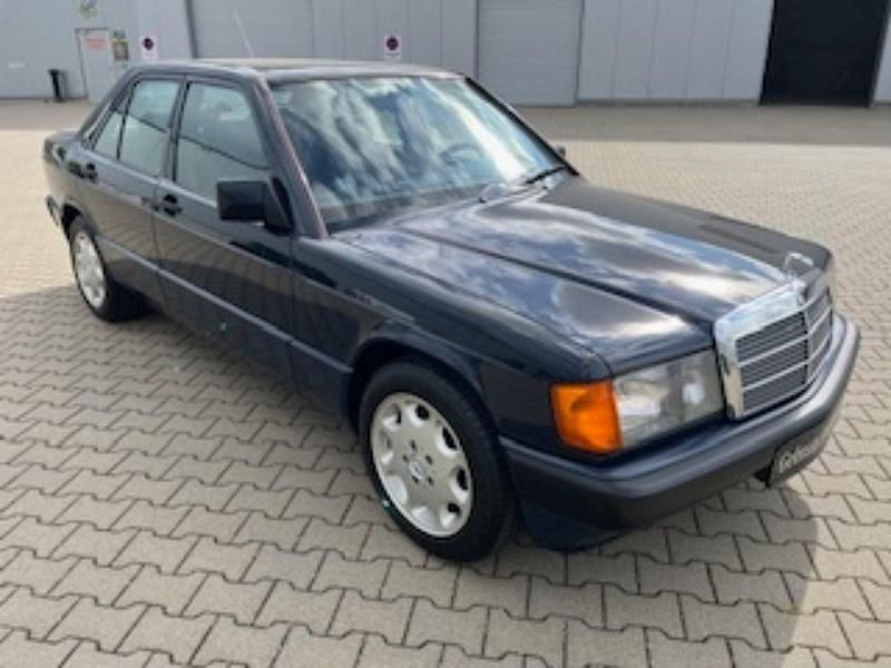 Blau Gebraucht 1991 Mercedes 190 Limousine | 7.950 € - Bild 1/4