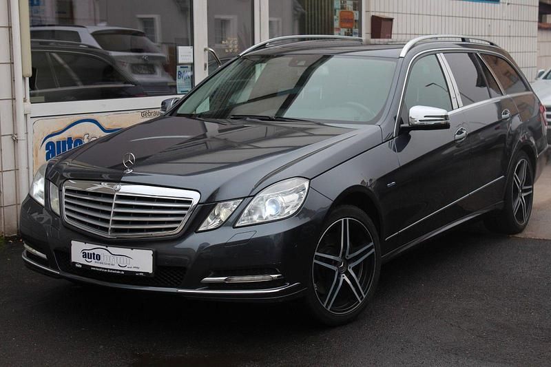 Gebraucht Mercedes E250 204 PS (150 kW) 2011 Grau Kombi