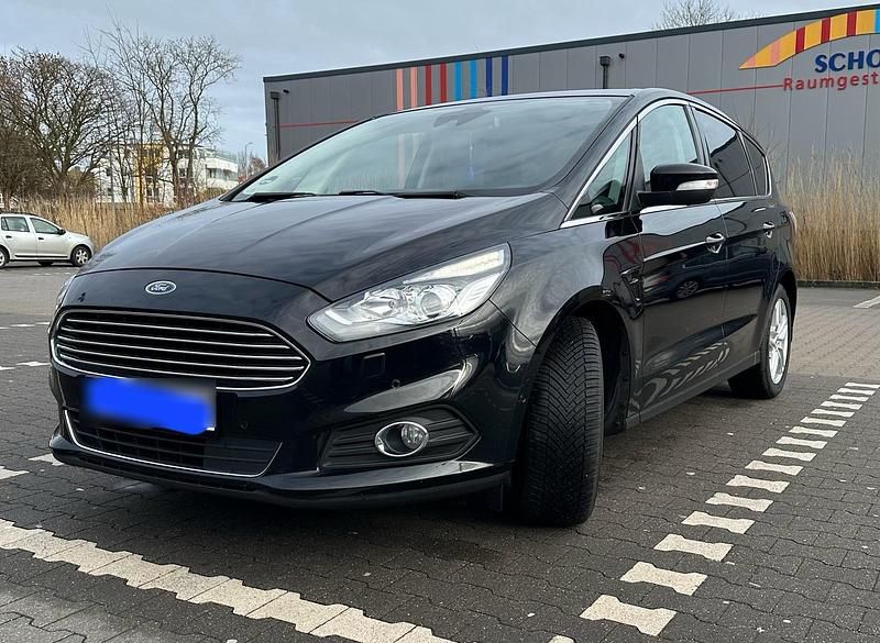 Schwarz Gebraucht 2018 Ford S-MAX Titanium Van / Kleinbus | 11.500 € (Superpreis) - Bild 1/4