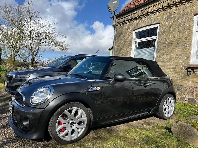 Grau Gebraucht 2012 Mini John Cooper Works Cabriolet Cabrio | 9.699 € (Fairer Preis) - Bild 1/4