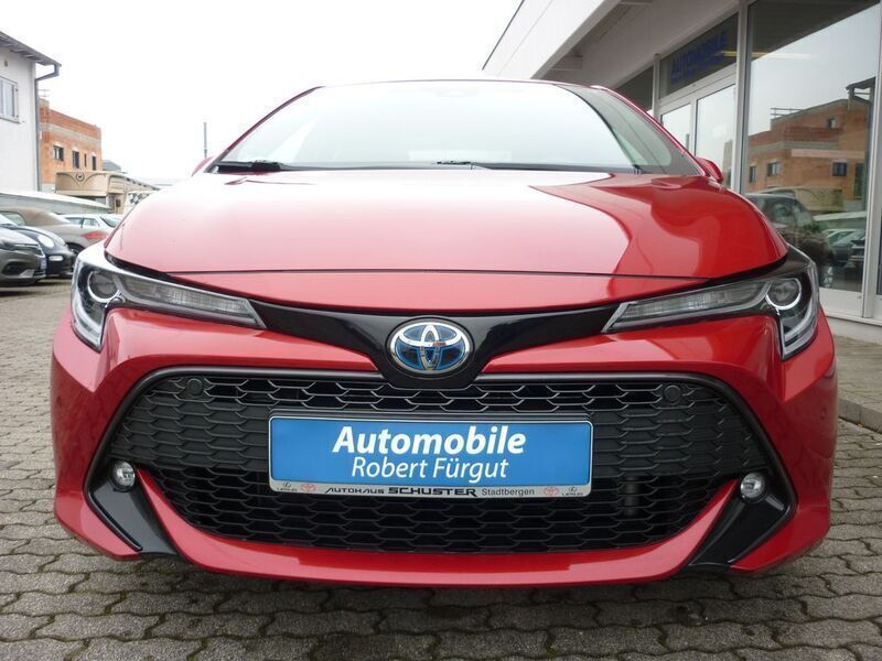 Rot Gebraucht 2020 Toyota Corolla Hybrid Club Limousine | 19.900 € (Guter Preis) - Bild 1/4