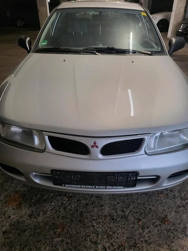 Gebraucht Mitsubishi Carisma 90 PS (66 kW) 1998 Grau Limousine