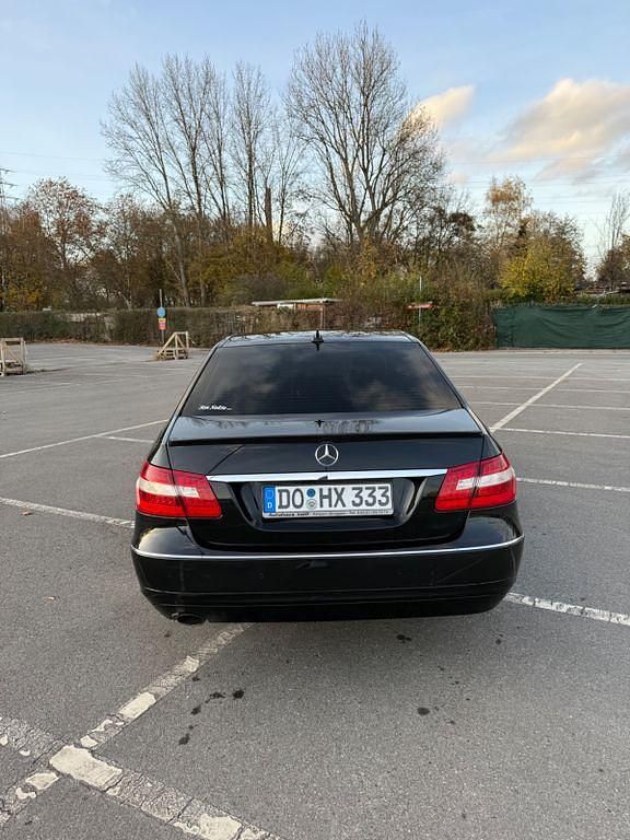Gebraucht Mercedes E200 Elegance 184 PS (135 kW) 2010 Schwarz Limousine