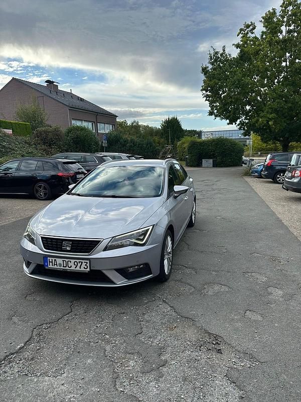 Silber Gebraucht 2019 Seat Leon ST Style Kombi | 9.999 € - Bild 1/4