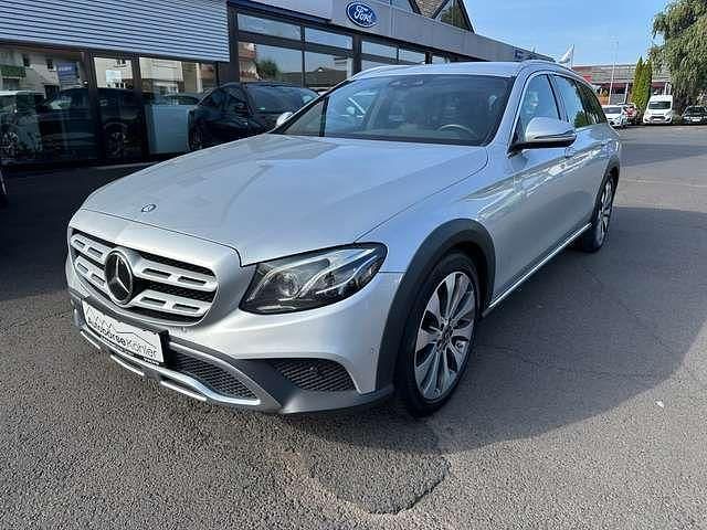 Gebraucht Mercedes E350 258 PS (189 kW) 2017 Iridiumsilber Kombi