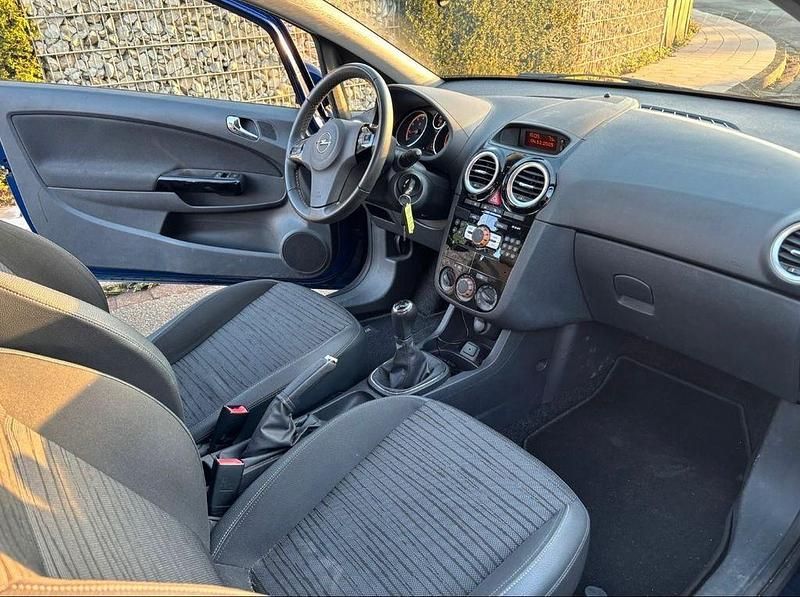 Gebraucht Opel Corsa 90 PS (66 kW) 2014 Blau Kleinwagen