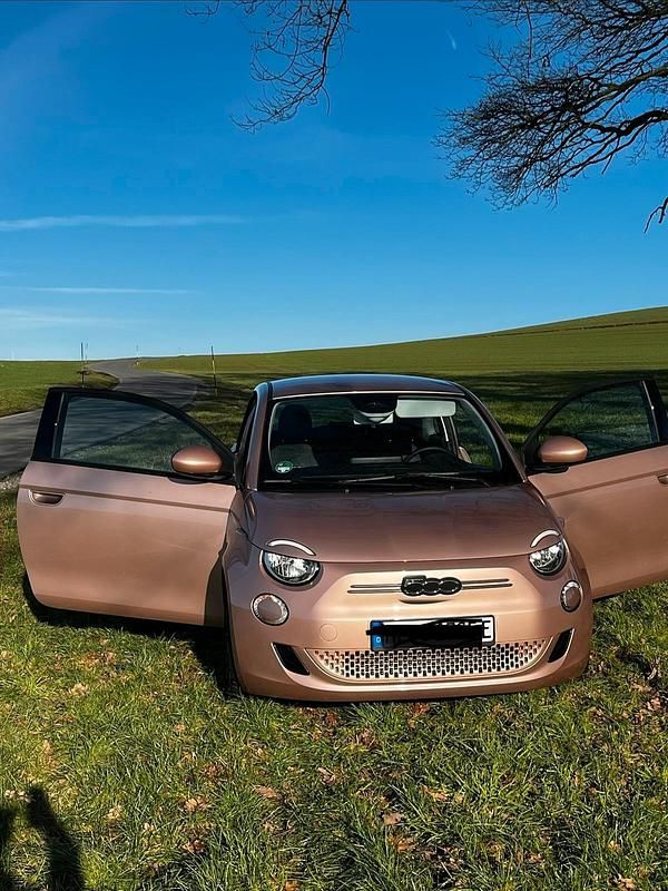 Andere farben Gebraucht 2022 Fiat 500e Icon Kleinwagen | 16.500 € (Superpreis) - Bild 1/4