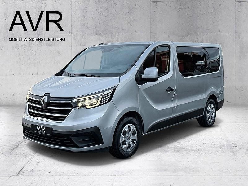 Silber Gebraucht 2023 Renault Trafic Life Van / Kleinbus | 23.900 € (Fairer Preis) - Bild 1/4