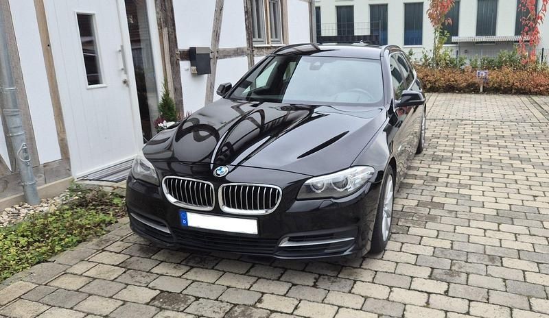 Schwarz Gebraucht 2017 BMW 530 Luxury Line Kombi | 16.999 € (Etwas zu teuer) - Bild 1/4