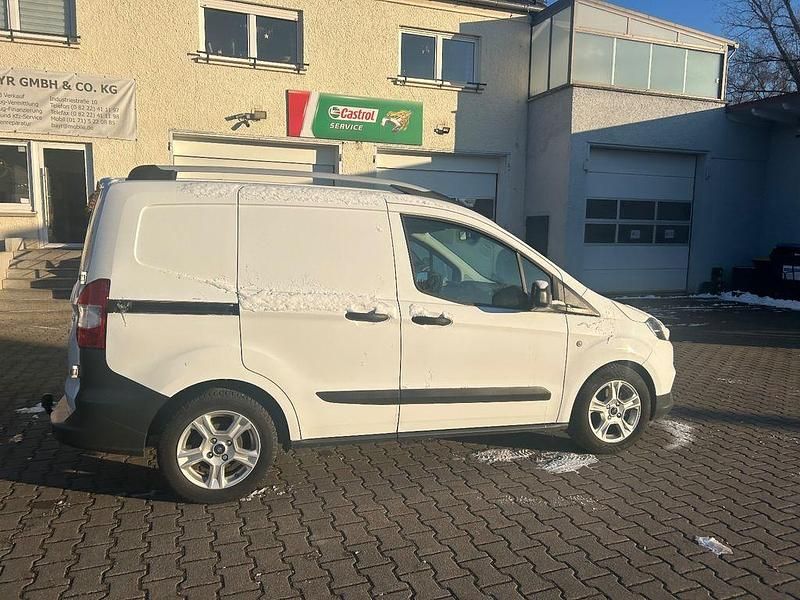 Gebraucht Ford Transit Trend 101 PS (74 kW) 2018 Weiß Van / Kleinbus