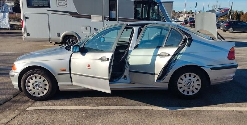 Gebraucht BMW 318 118 PS (86 kW) 1998 Silber Limousine