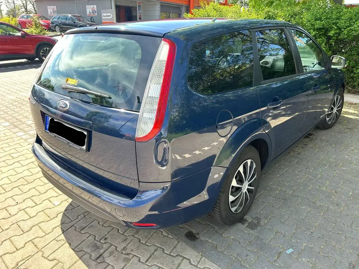 Gebraucht Ford Focus Trend 101 PS (74 kW) 2011 Blau Kombi