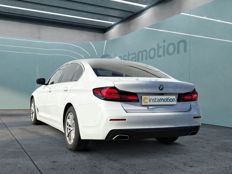 Gebraucht BMW 520 190 PS (139 kW) 2022 Weiß Limousine