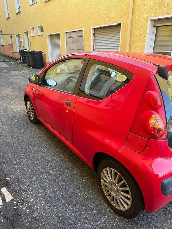 Gebraucht Peugeot 107 68 PS (50 kW) 2010 Rot Kleinwagen