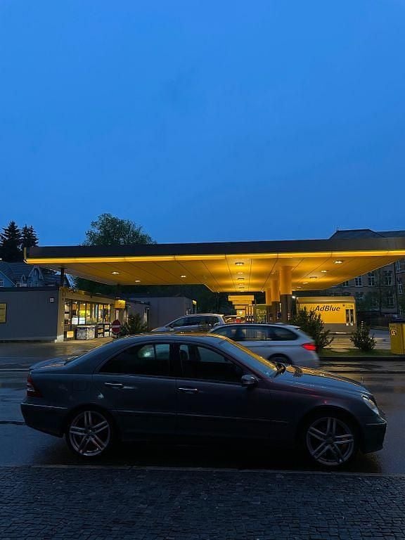 Grau Gebraucht 2006 Mercedes C180 Elegance Limousine | 4.500 € (Fairer Preis) - Bild 1/4