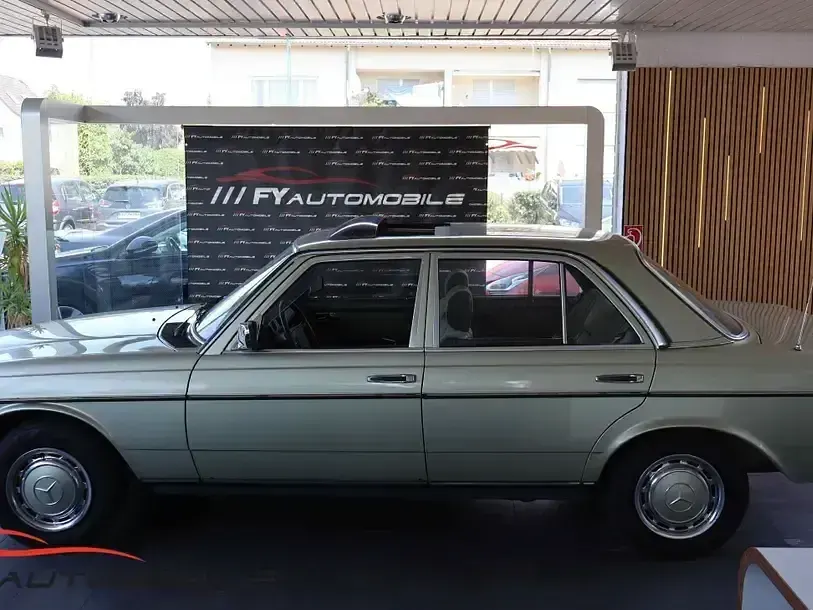 Gebraucht Mercedes 230 136 PS (100 kW) 1983 Grün Limousine