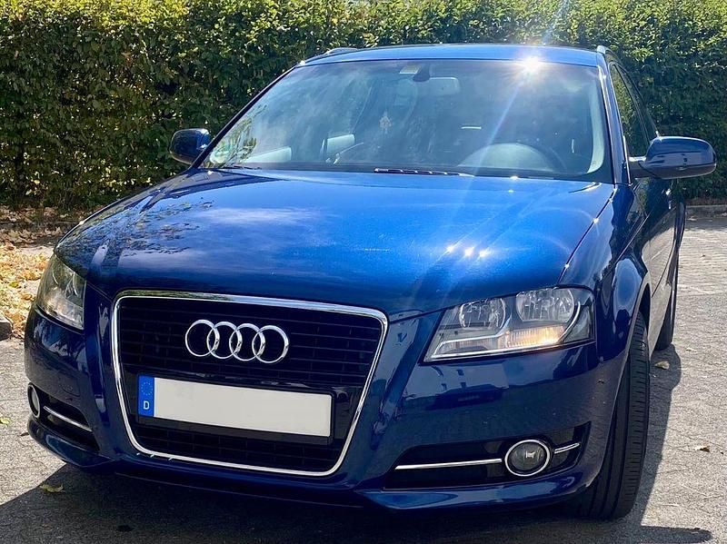 Blau Gebraucht 2010 Audi A3 Ambiente Limousine | 6.900 € (Fairer Preis) - Bild 1/4