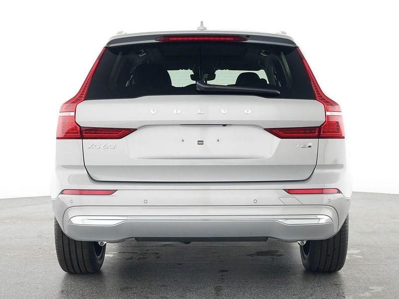 Gebraucht Volvo XC60 Plus 253 PS (186 kW) 2025 Silver dawn / metallic SUV