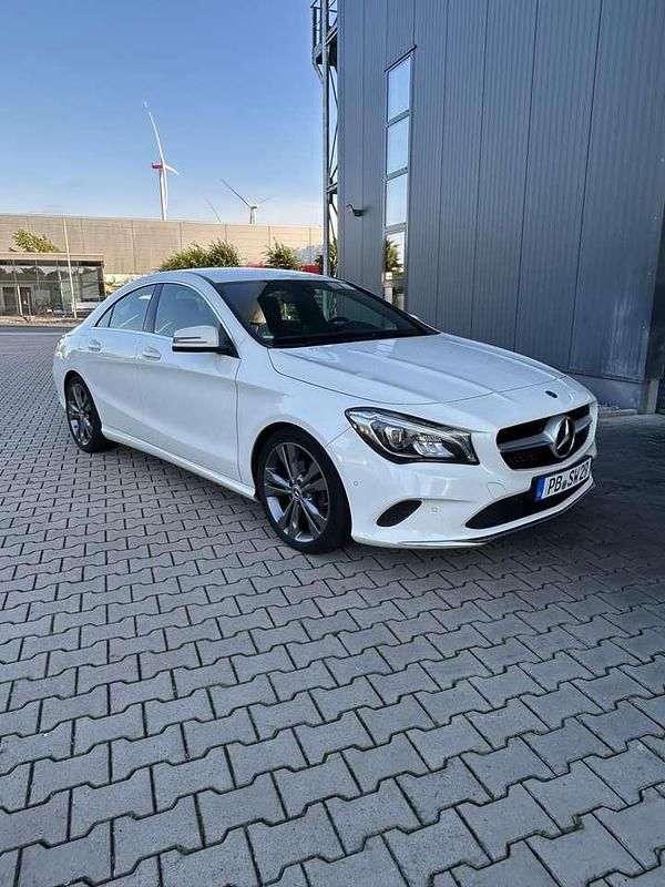 Weiß Gebraucht 2017 Mercedes CLA200 Limousine | 17.000 € (Fairer Preis) - Bild 1/4