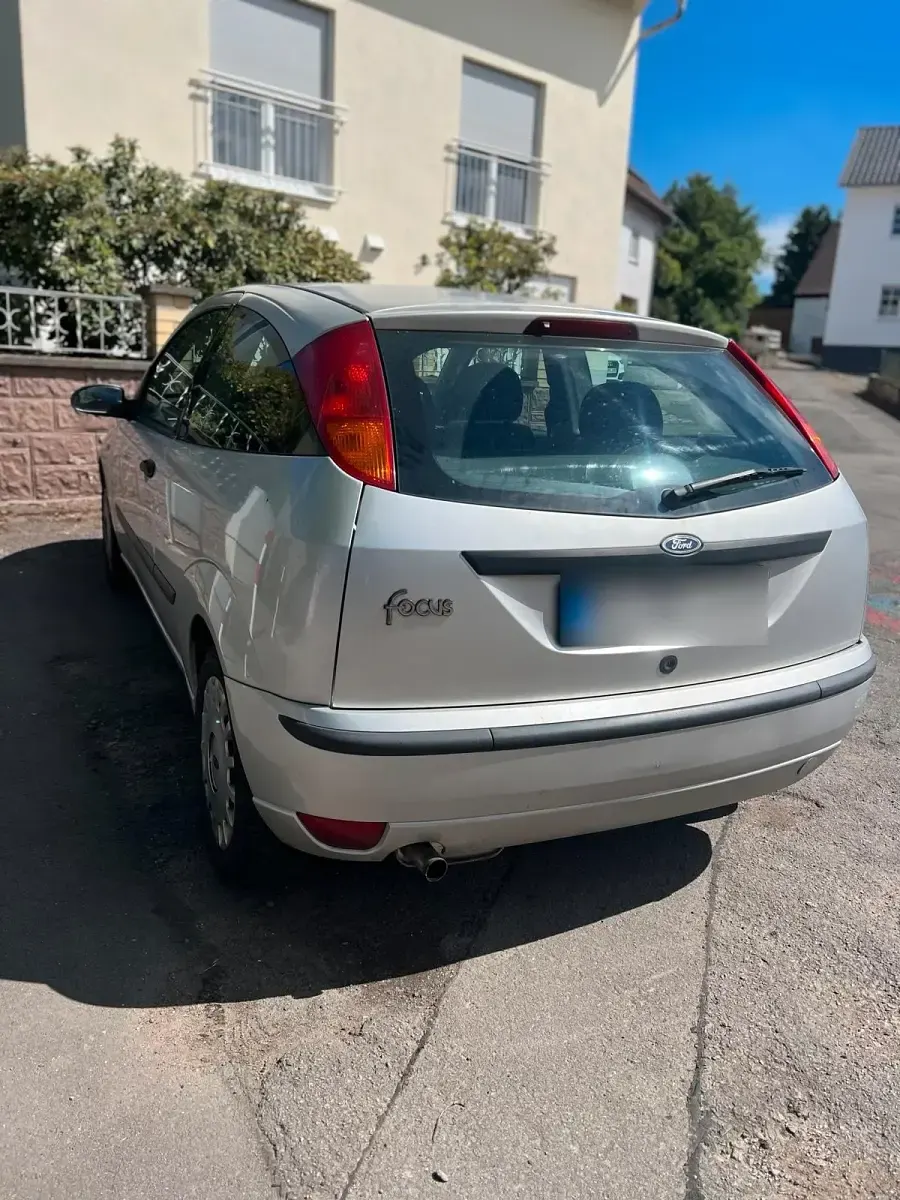 Gebraucht Ford Focus 116 PS (85 kW) 2004 Grau Kleinwagen