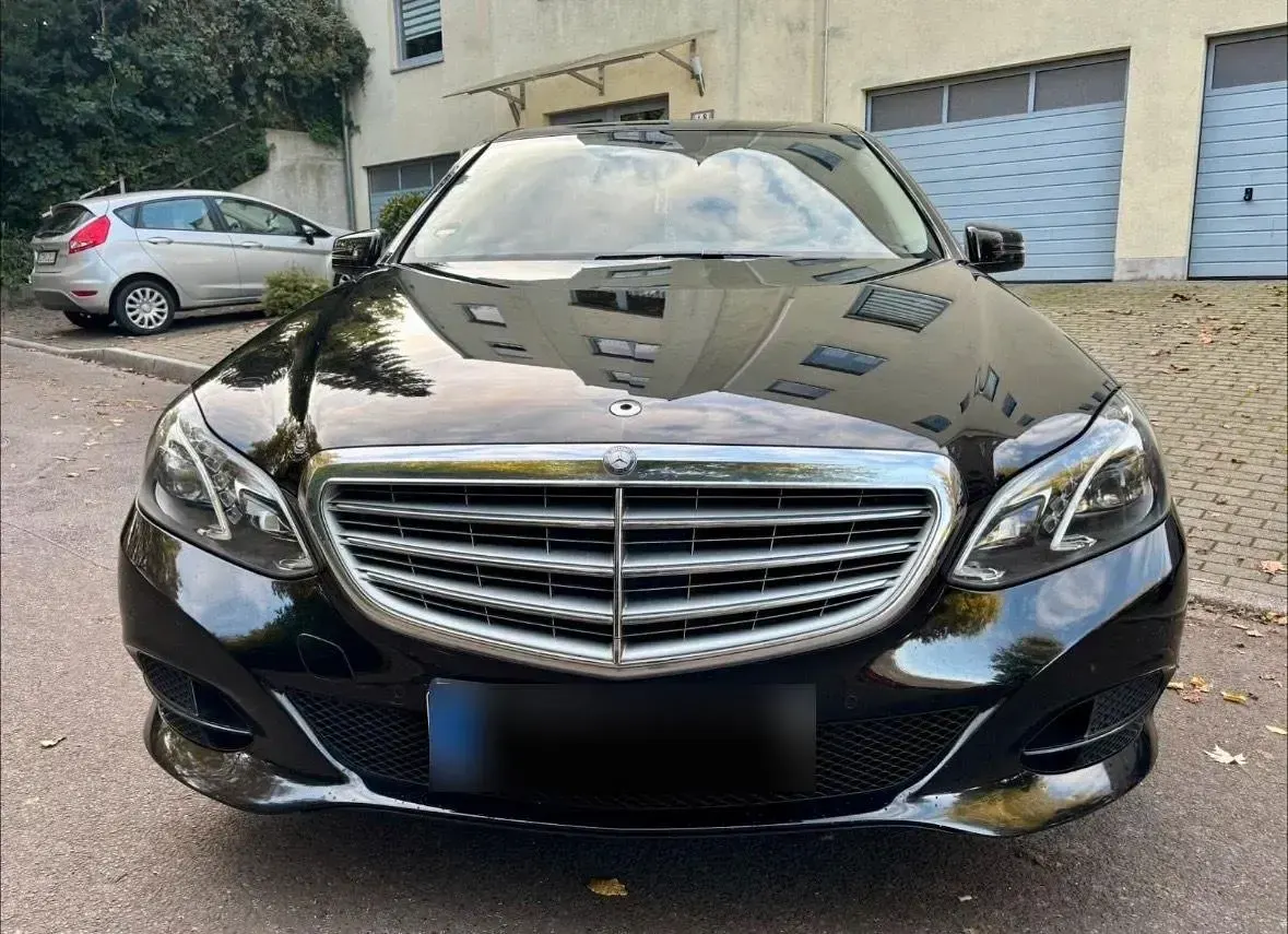 Gebraucht Mercedes E250 204 PS (150 kW) 2015 Schwarz Limousine