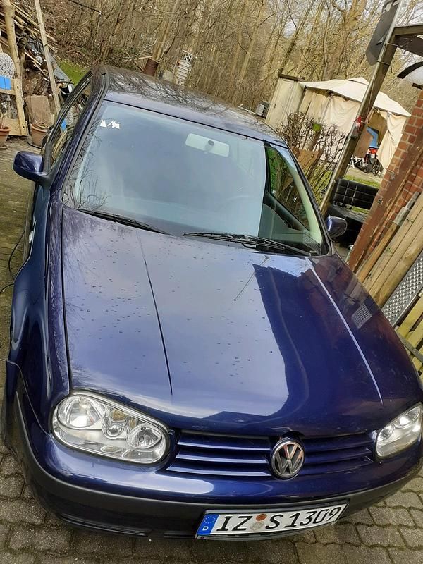 Blau Gebraucht 2000 VW Golf IV Edition Kleinwagen | 1.799 € (Etwas zu teuer) - Bild 1/4