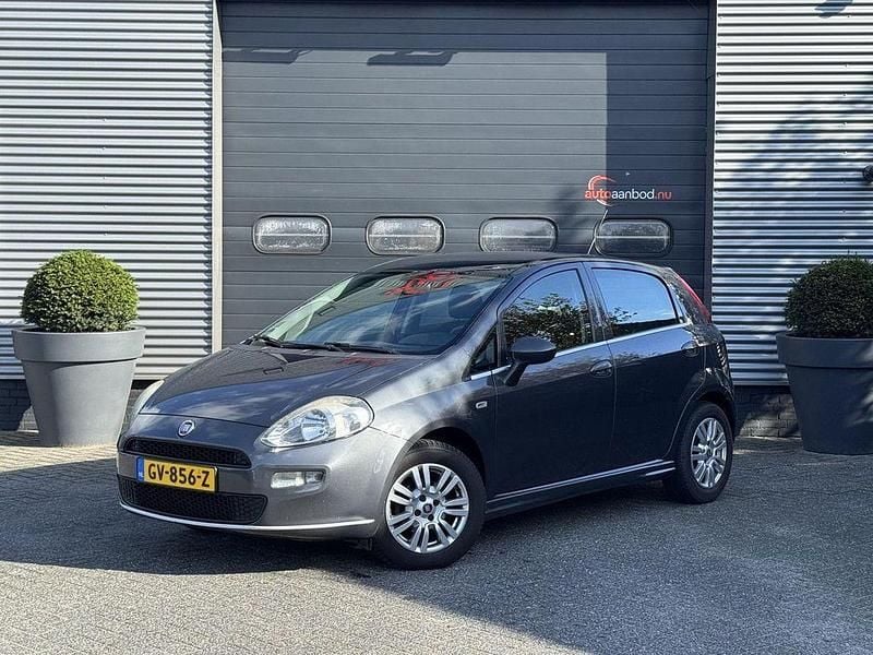 Grau Gebraucht 2015 Fiat Punto Evo Lounge Kleinwagen | 2.940 € (Fairer Preis) - Bild 1/4