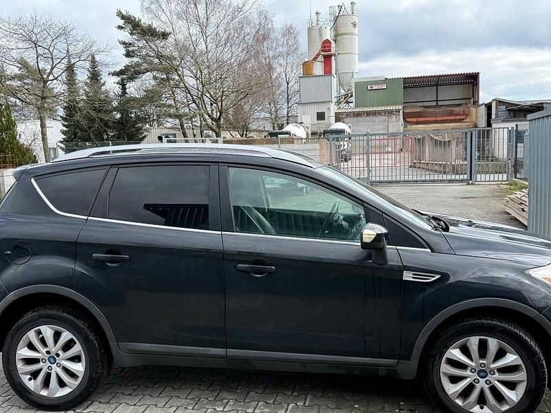 Gebraucht Ford Kuga 140 PS (102 kW) 2011 Schwarz SUV