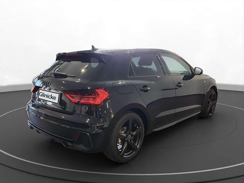 Neu Audi A1 S-Line 150 PS (110 kW) 2026 Mythosschwarz metallic SUV