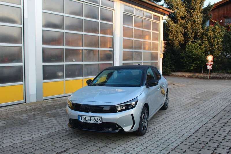 /typ aussenverkleidung spiege Gebraucht 2024 Opel Corsa Kleinwagen | 19.400 € (Fairer Preis) - Bild 1/4