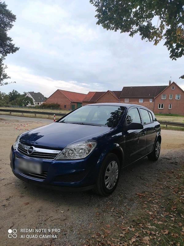 Blau Gebraucht 2010 Opel Astra Limousine | 1.700 € (Superpreis) - Bild 1/4