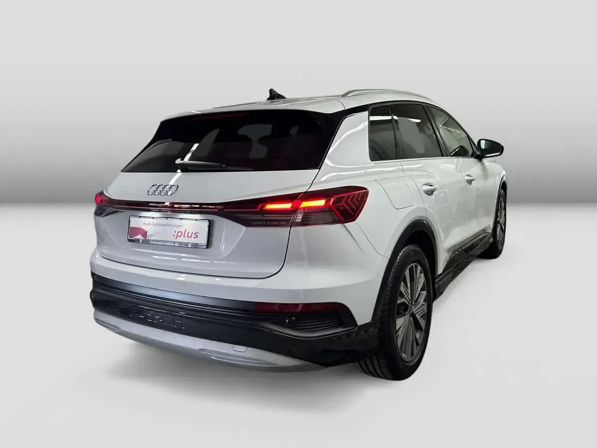 Gebraucht Audi Q4 e-tron Ambiente 210 kW (286 PS) 2025 Gletscherweiß metallic SUV