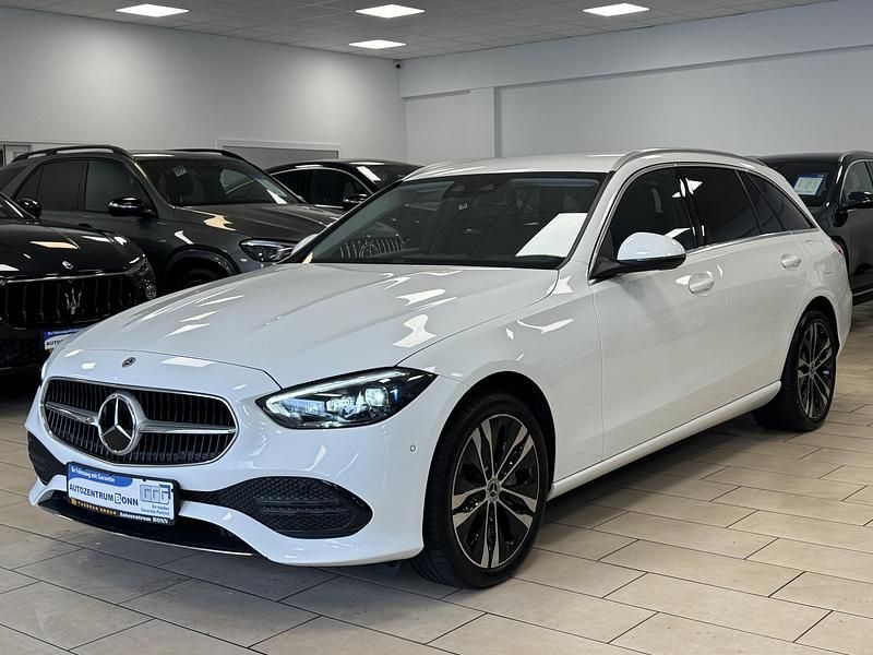 Weiß Gebraucht 2023 Mercedes C300e Kombi | 30.970 € (Superpreis) - Bild 1/4