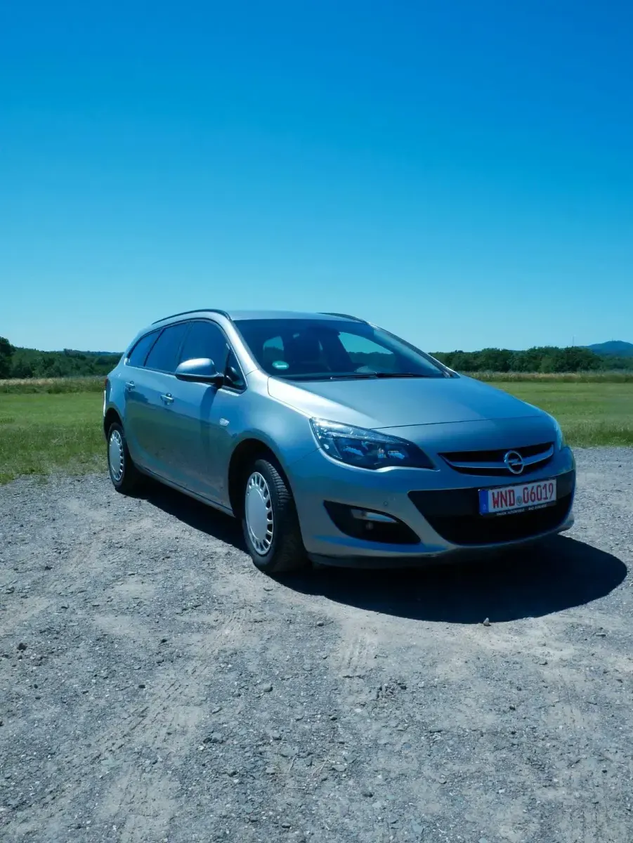 Gebraucht Opel Astra 110 PS (80 kW) 2015 Silber Kombi