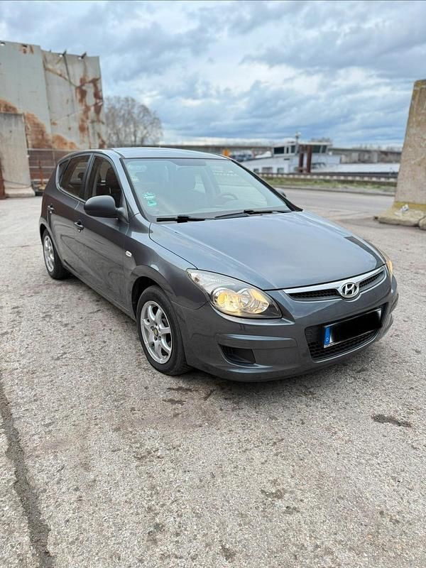 Gebraucht Hyundai i30 108 PS (79 kW) 2009 Grau Kleinwagen
