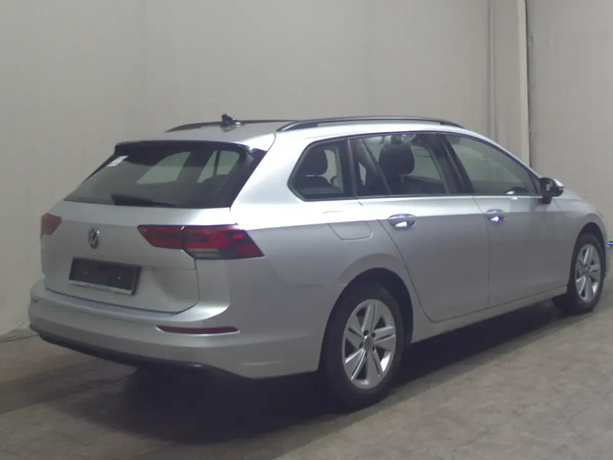 Gebraucht VW Golf VIII Life 150 PS (110 kW) 2023 Silber Limousine