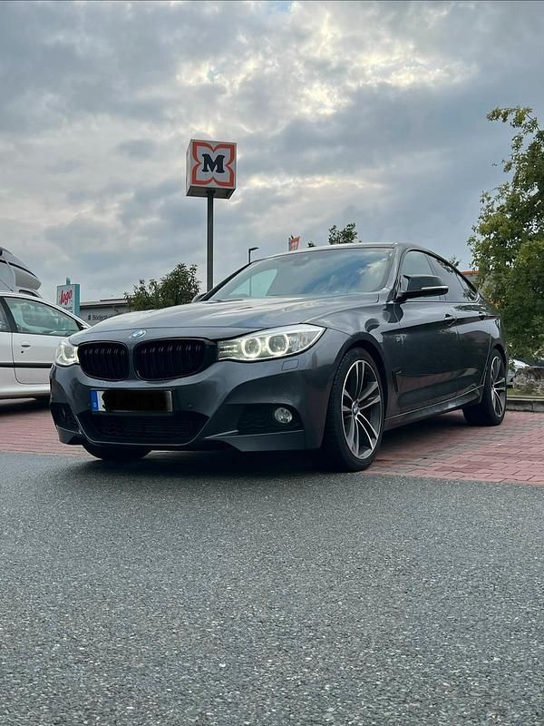 Grau Gebraucht 2016 BMW 320 Gran Turismo M Sport Limousine | 13.300 € (Fairer Preis) - Bild 1/4