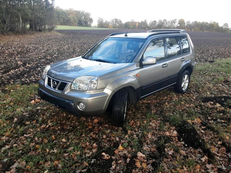 Grau Gebraucht 2003 Nissan X-Trail SUV | 2.950 € (Fairer Preis) - Bild 1/4