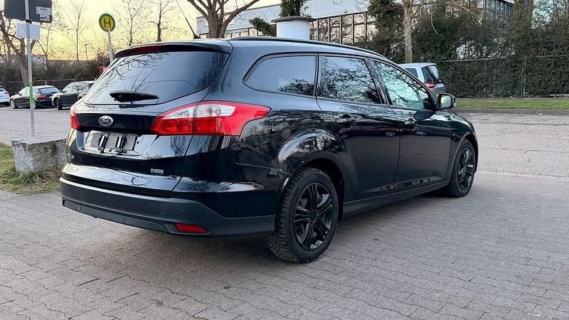 Gebraucht Ford Focus 125 PS (91 kW) 2013 Schwarz Kombi