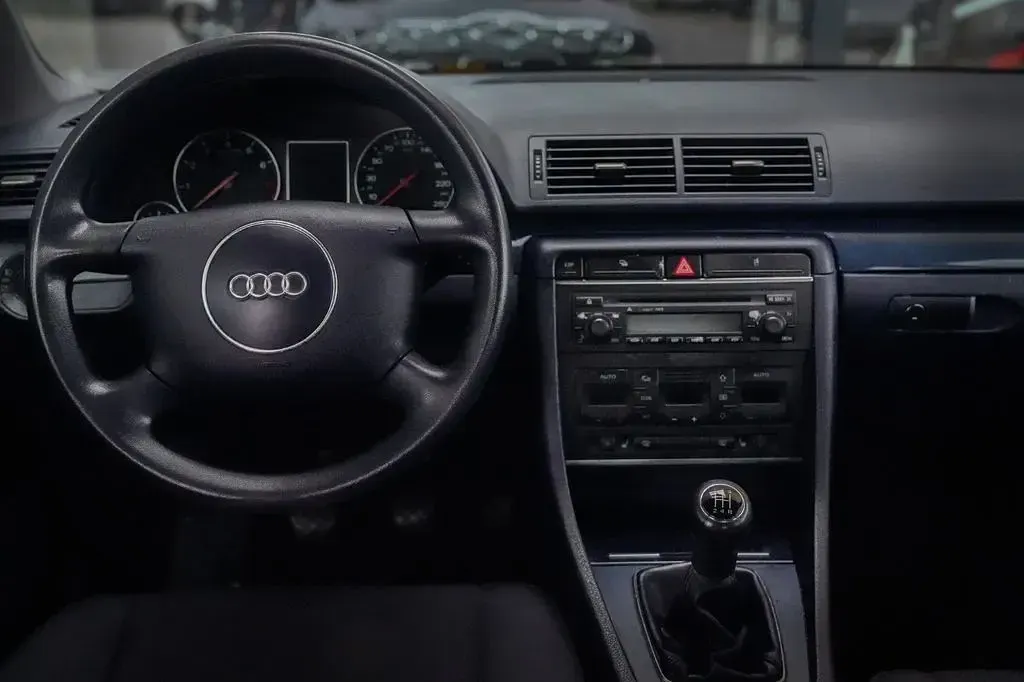 Gebraucht Audi A4 131 PS (96 kW) 2001 Blau Limousine
