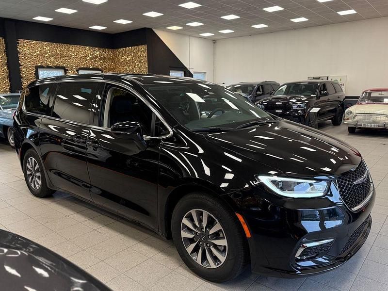 Gebraucht Chrysler Pacifica 291 PS (214 kW) 2024 Schwarz Van / Kleinbus