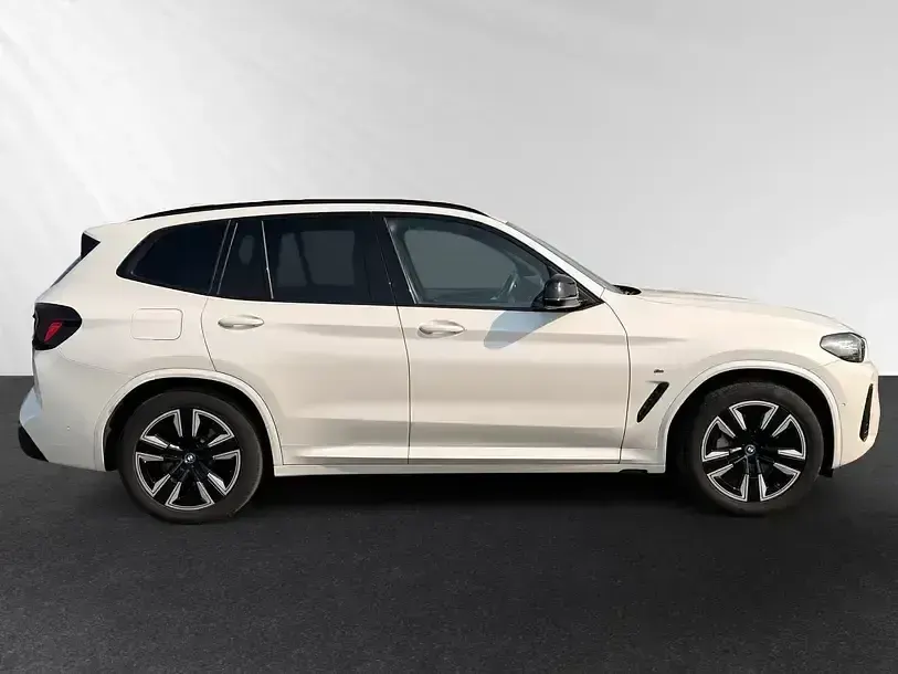Gebraucht BMW iX3 M Sport 210 kW (286 PS) 2023 Mineralweiss SUV
