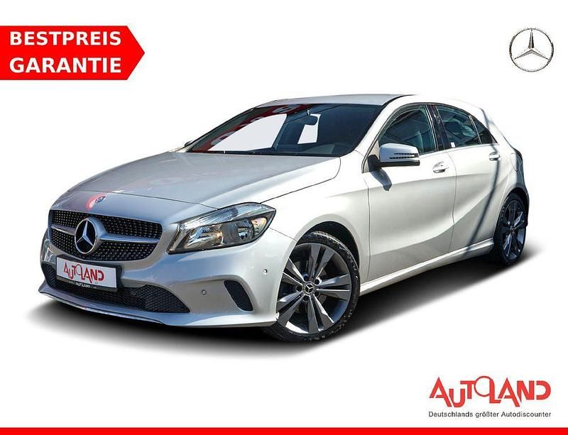 Silber Gebraucht 2017 Mercedes A180 Limousine | 14.950 € (Fairer Preis) - Bild 1/4