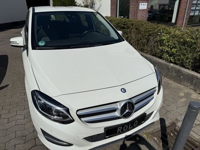 Weiß Gebraucht 2016 Mercedes B180 Urban Van / Kleinbus | 17.500 € (Etwas zu teuer) - Bild 1/4